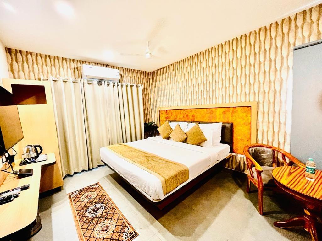 Hotel Lake View Airport Zone Haidarábád Kültér fotó