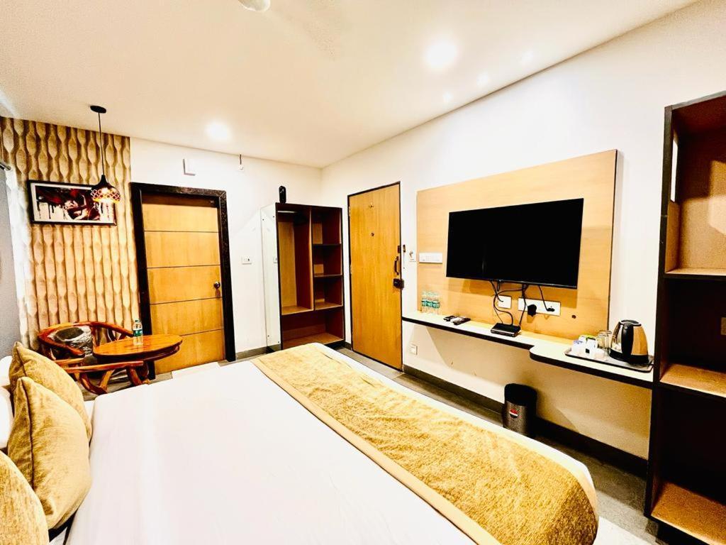 Hotel Lake View Airport Zone Haidarábád Kültér fotó