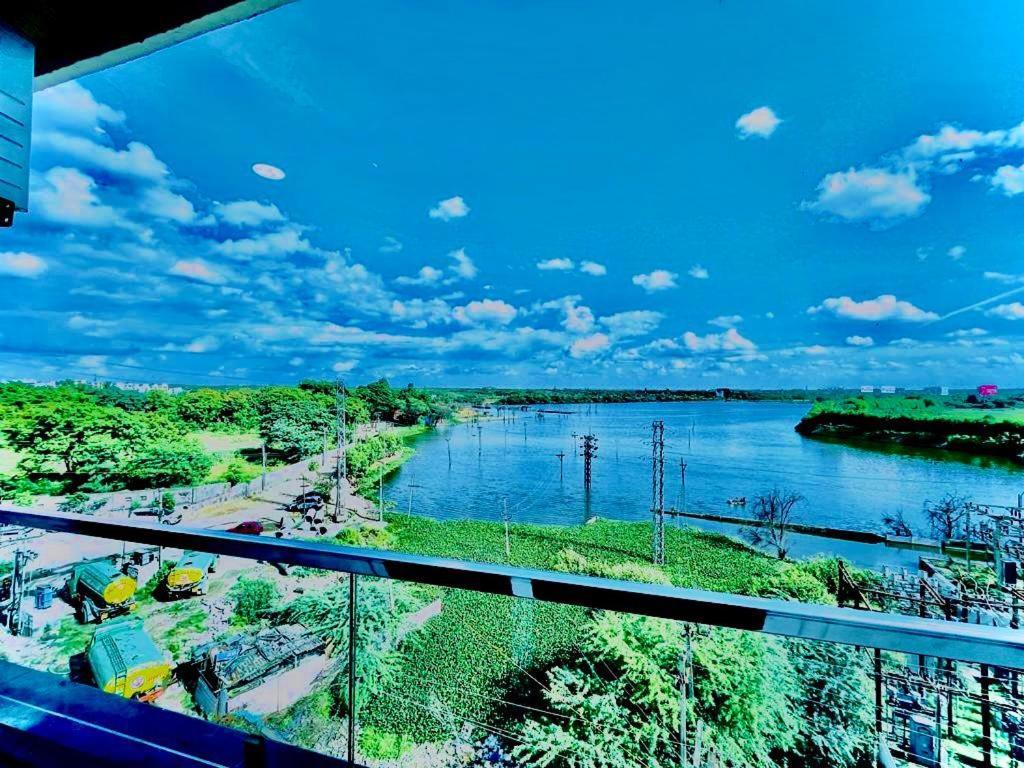 Hotel Lake View Airport Zone Haidarábád Kültér fotó