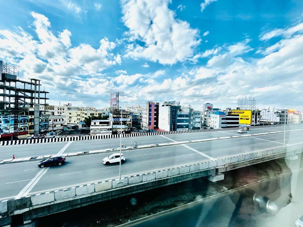 Hotel Lake View Airport Zone Haidarábád Kültér fotó