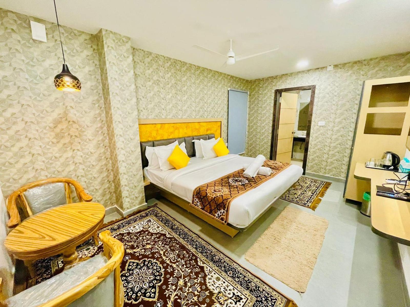 Hotel Lake View Airport Zone Haidarábád Kültér fotó