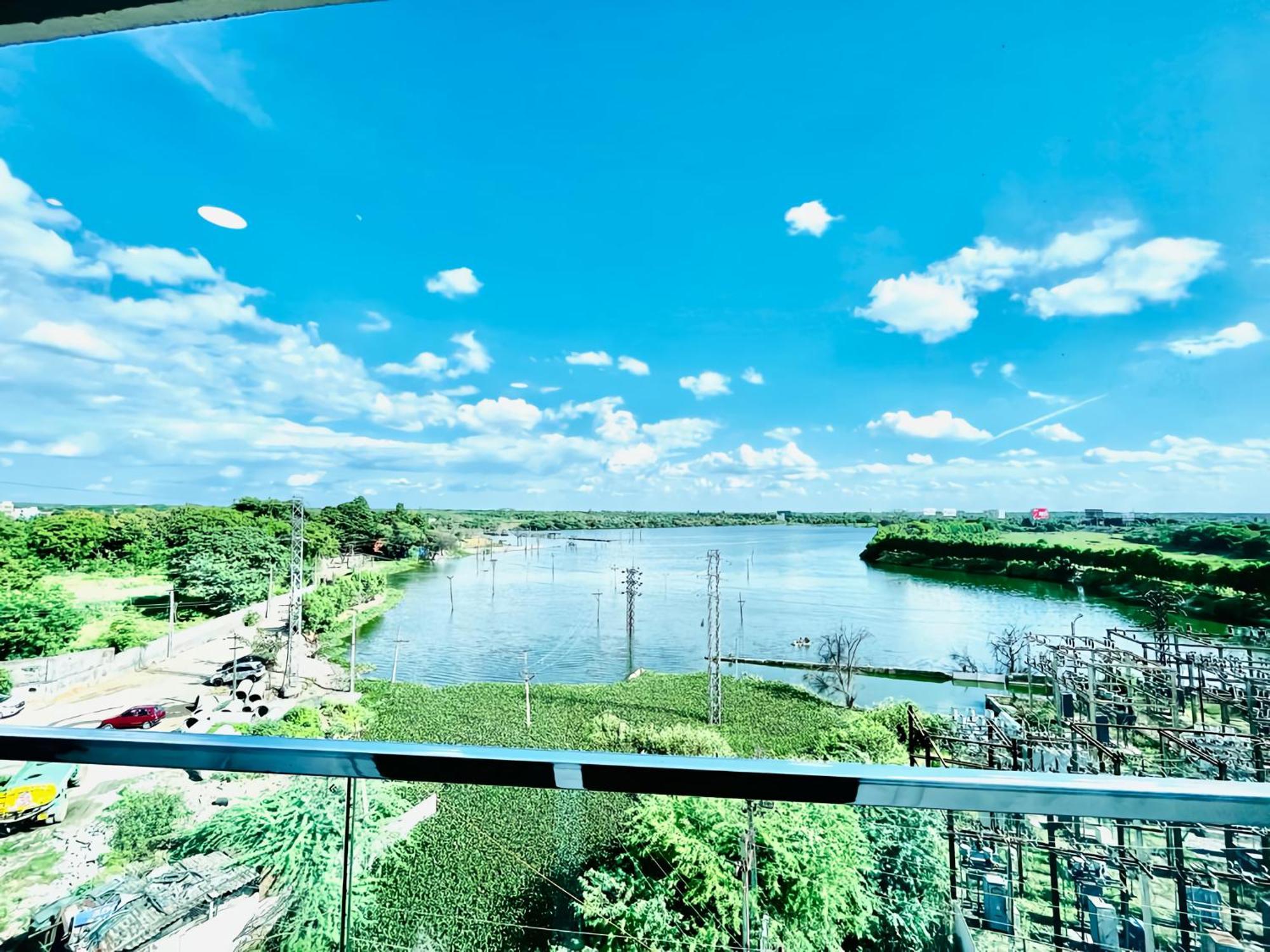 Hotel Lake View Airport Zone Haidarábád Kültér fotó