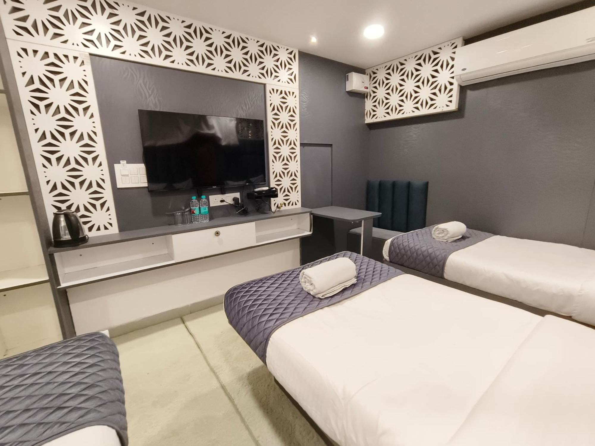 Hotel Lake View Airport Zone Haidarábád Kültér fotó